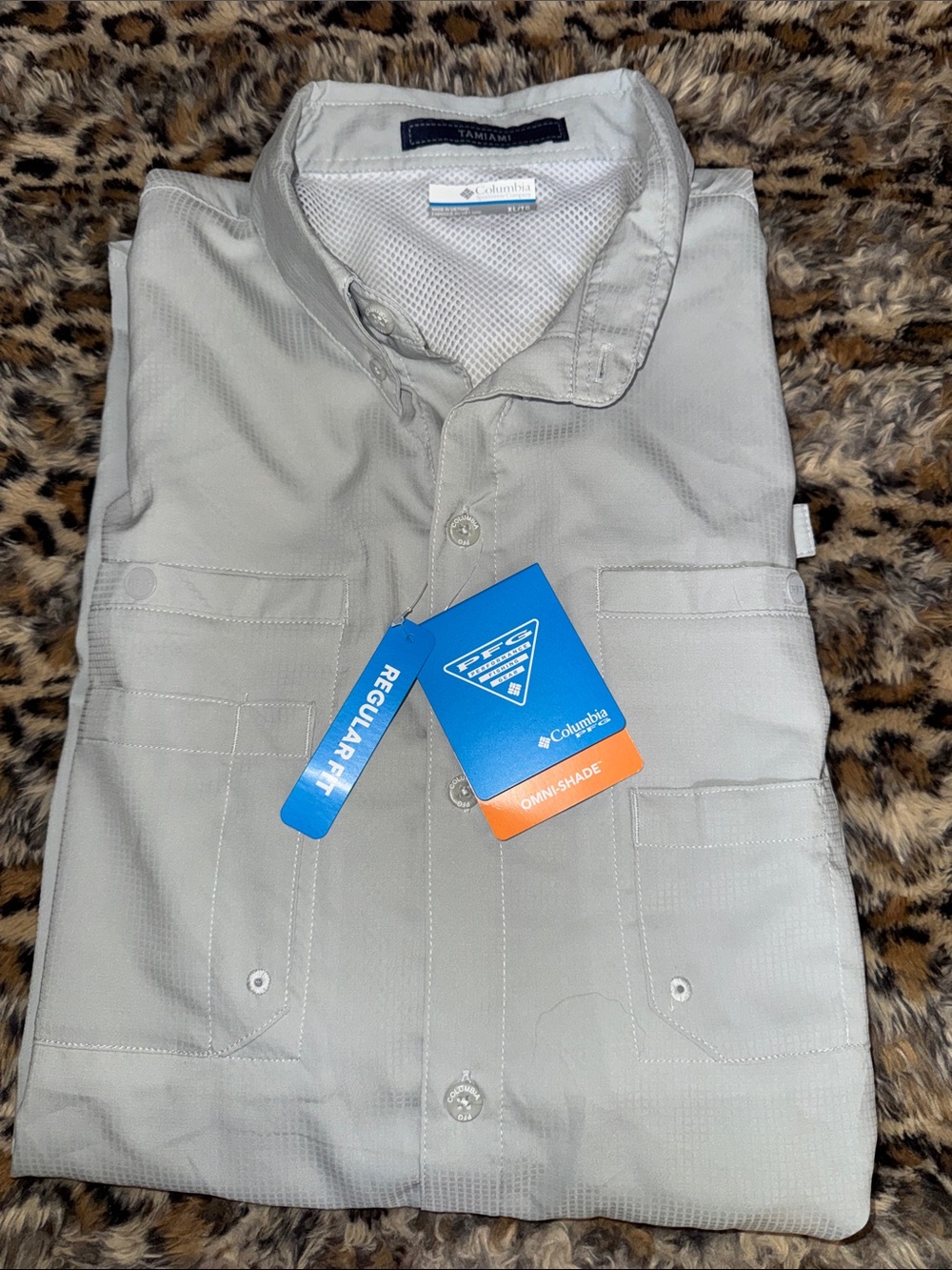 Columbia Men’s Light Gray Short-Sleeve Button Down Shirt